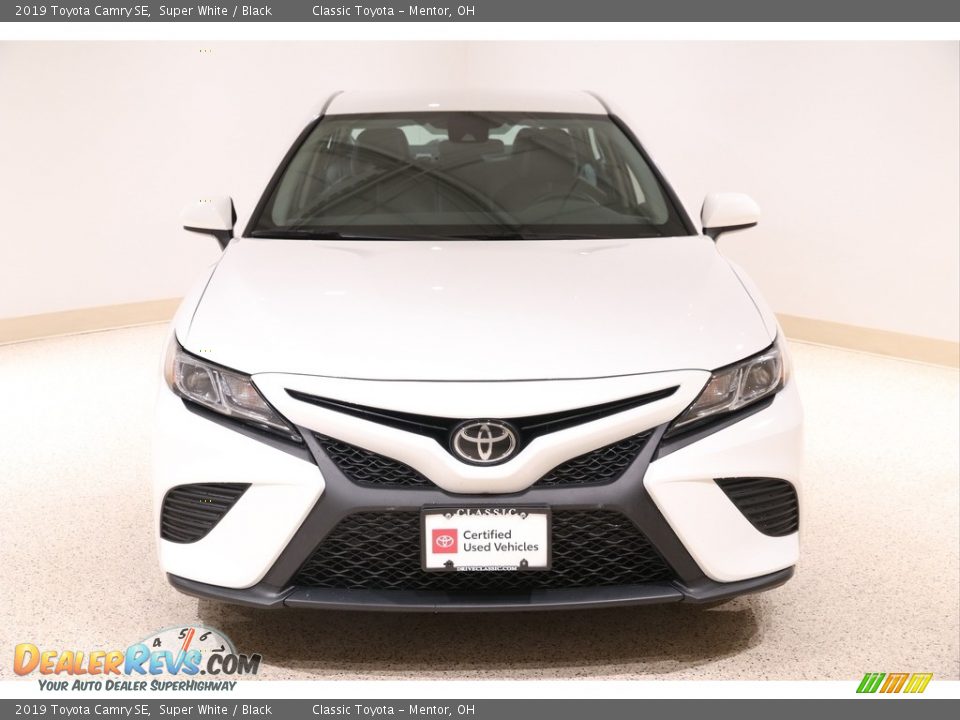 2019 Toyota Camry SE Super White / Black Photo #2