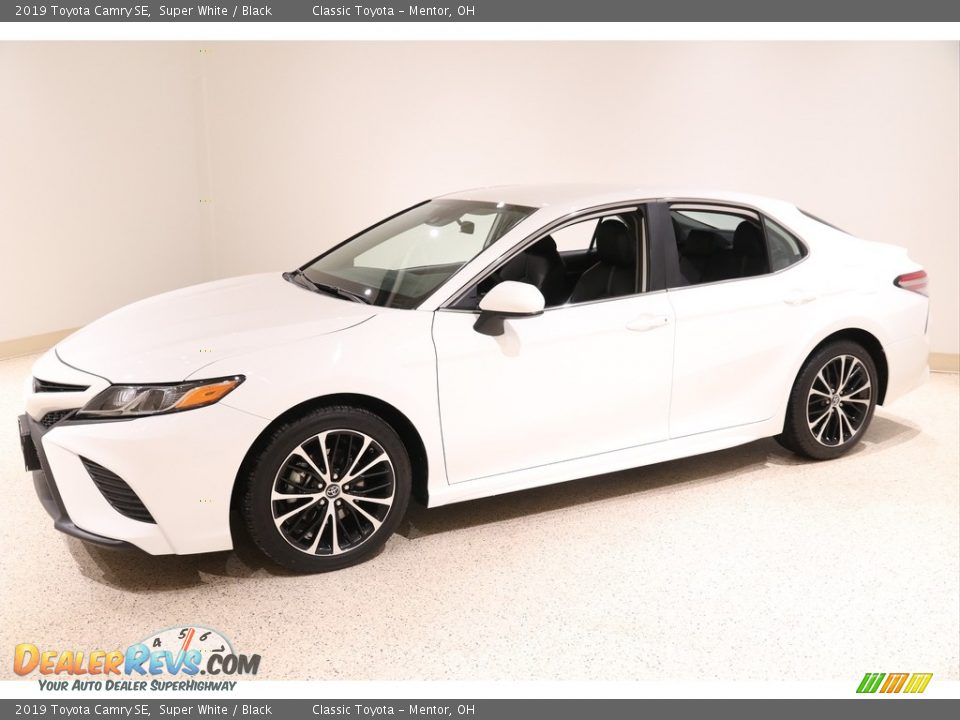 2019 Toyota Camry SE Super White / Black Photo #3