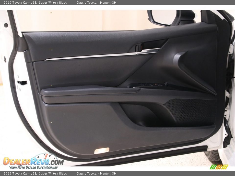 2019 Toyota Camry SE Super White / Black Photo #4
