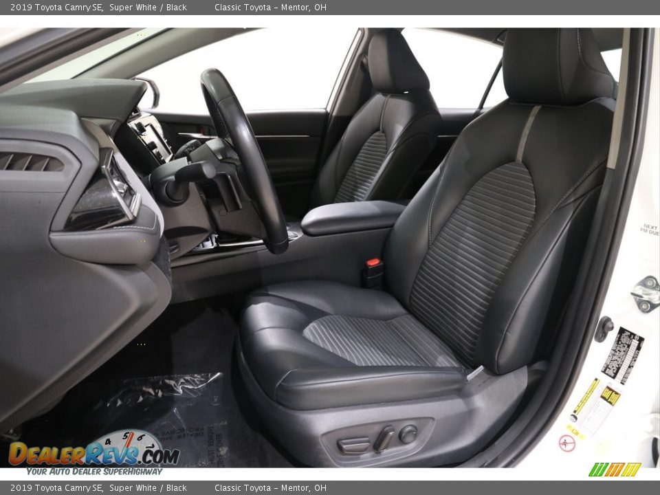 2019 Toyota Camry SE Super White / Black Photo #5