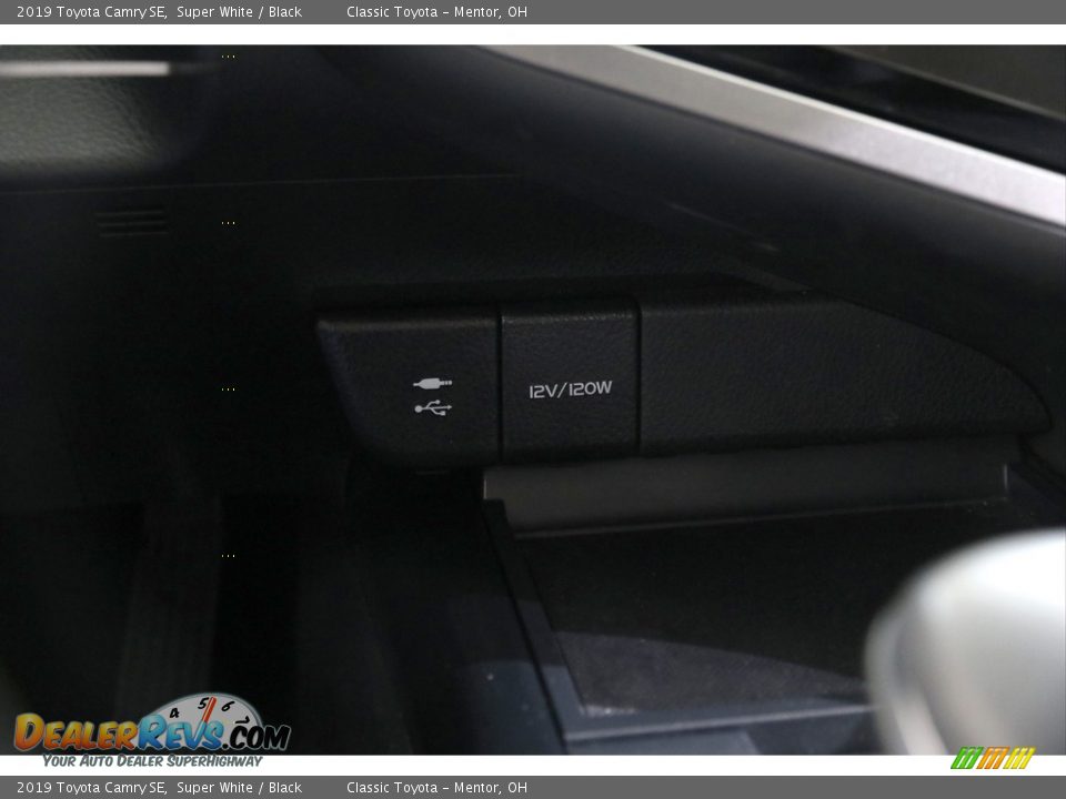 2019 Toyota Camry SE Super White / Black Photo #12