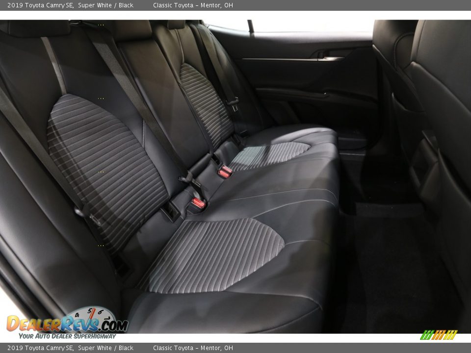 2019 Toyota Camry SE Super White / Black Photo #14