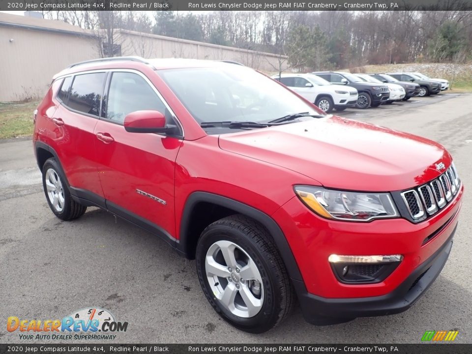 Front 3/4 View of 2020 Jeep Compass Latitude 4x4 Photo #7