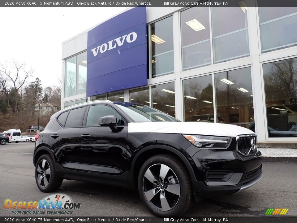Front 3/4 View of 2020 Volvo XC40 T5 Momentum AWD Photo #1