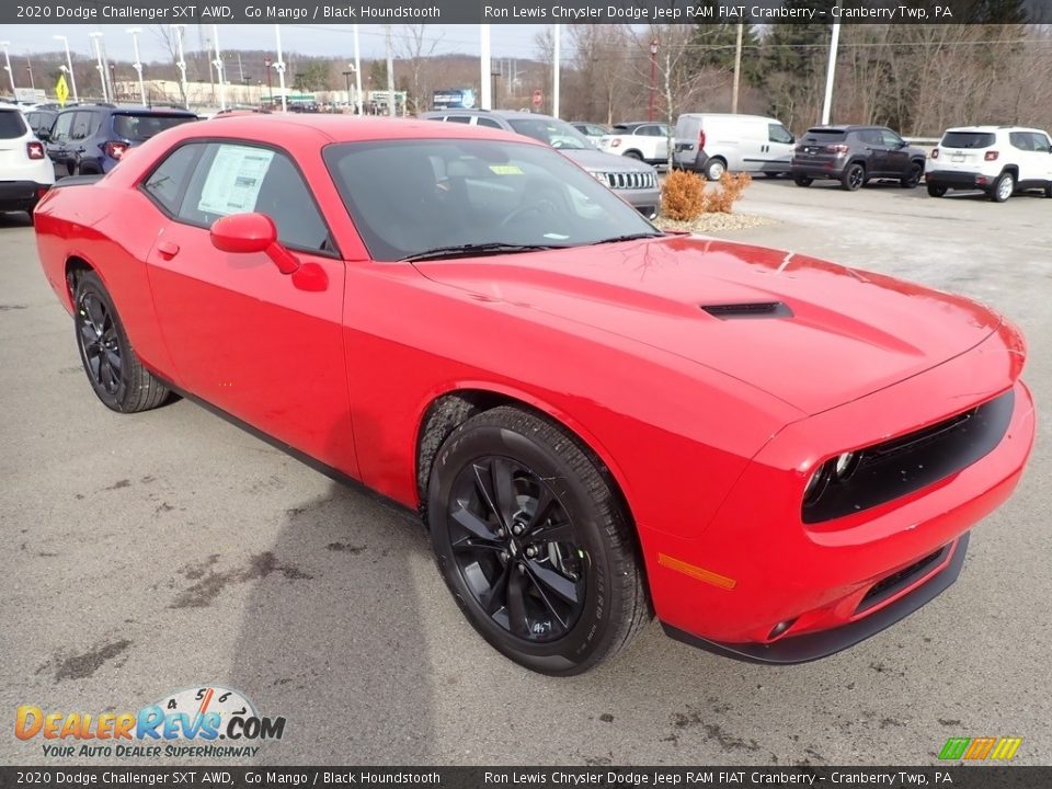 Front 3/4 View of 2020 Dodge Challenger SXT AWD Photo #7