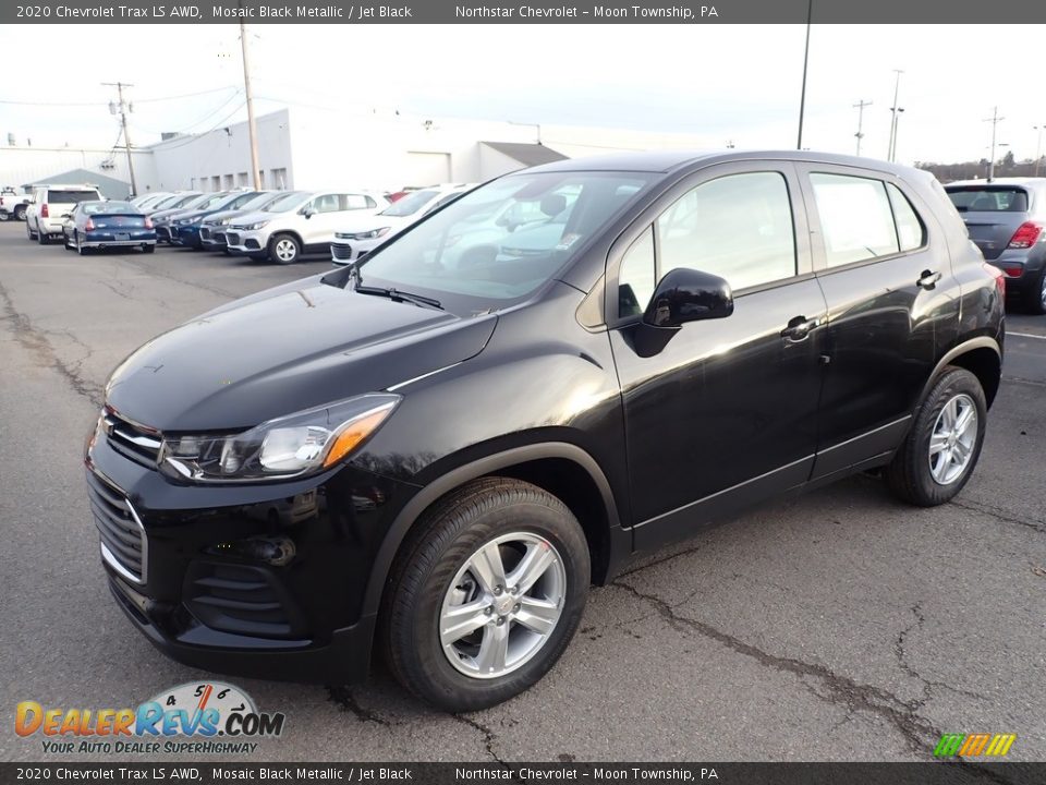 Front 3/4 View of 2020 Chevrolet Trax LS AWD Photo #1