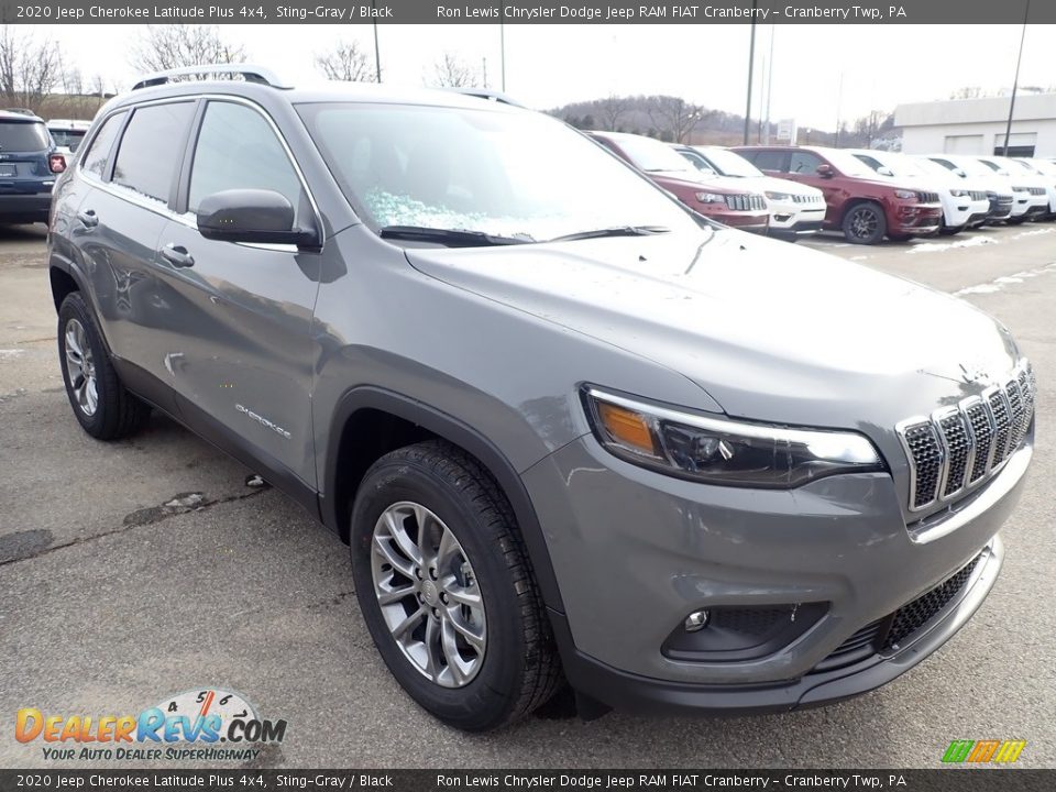 Front 3/4 View of 2020 Jeep Cherokee Latitude Plus 4x4 Photo #7