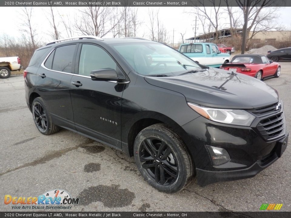 Front 3/4 View of 2020 Chevrolet Equinox LT AWD Photo #3
