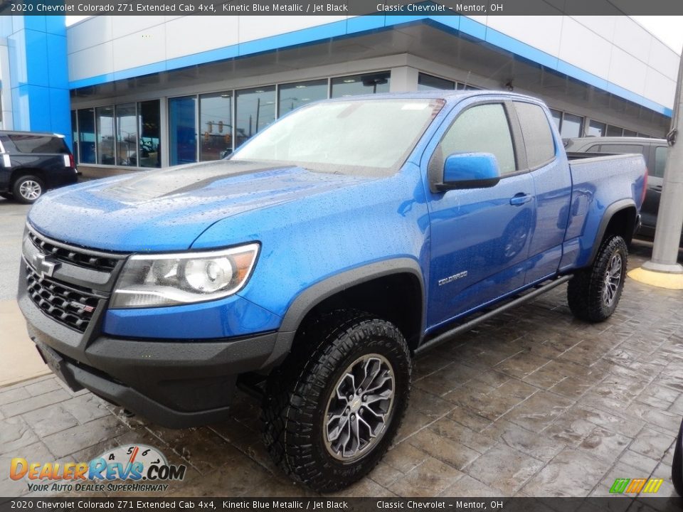 Front 3/4 View of 2020 Chevrolet Colorado Z71 Extended Cab 4x4 Photo #1