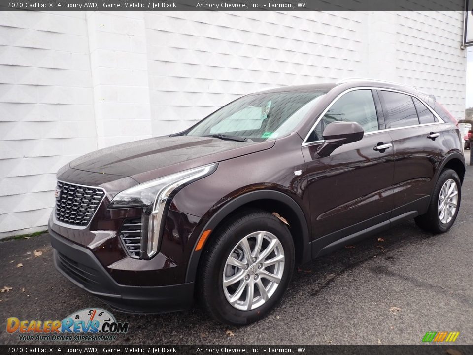 Front 3/4 View of 2020 Cadillac XT4 Luxury AWD Photo #2