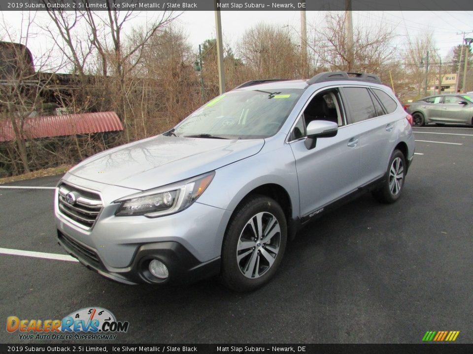 Front 3/4 View of 2019 Subaru Outback 2.5i Limited Photo #2