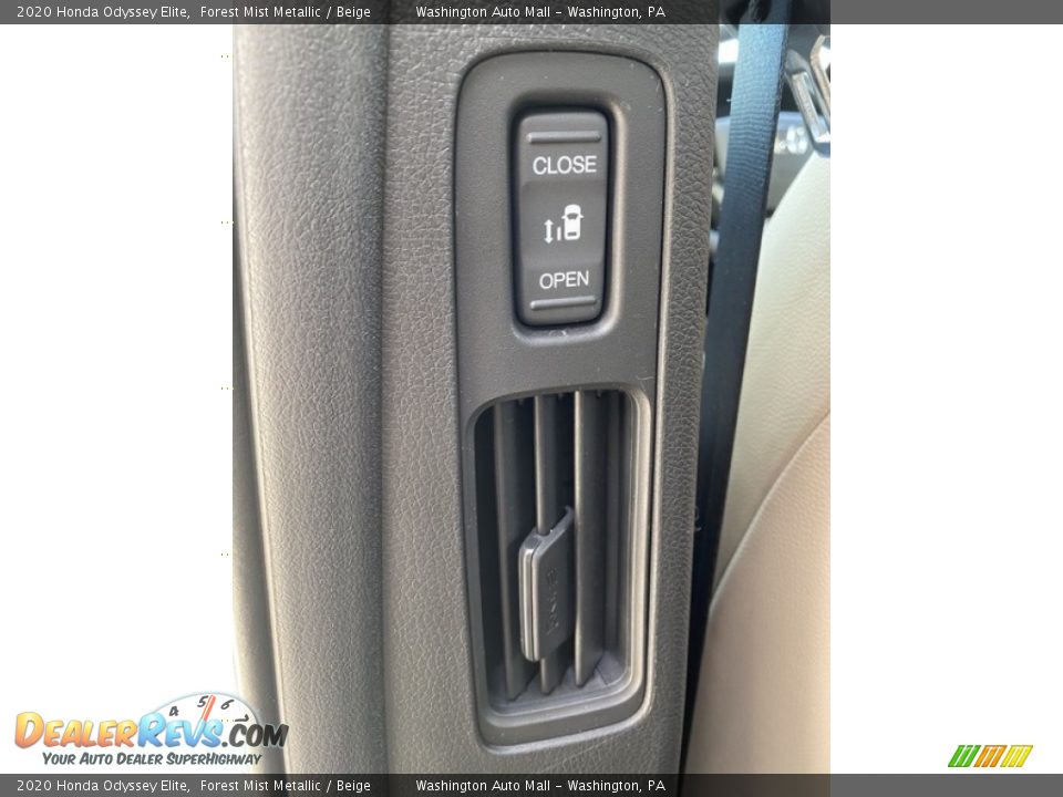 2020 Honda Odyssey Elite Forest Mist Metallic / Beige Photo #16