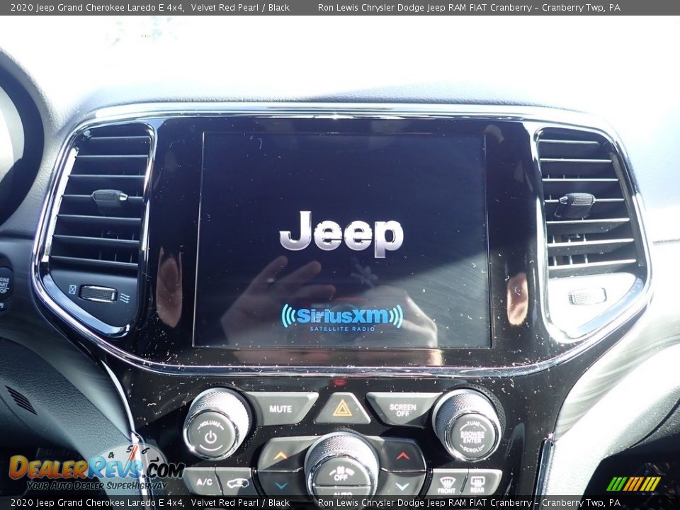 2020 Jeep Grand Cherokee Laredo E 4x4 Velvet Red Pearl / Black Photo #15