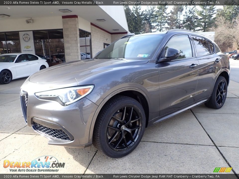 Front 3/4 View of 2020 Alfa Romeo Stelvio TI Sport AWD Photo #2