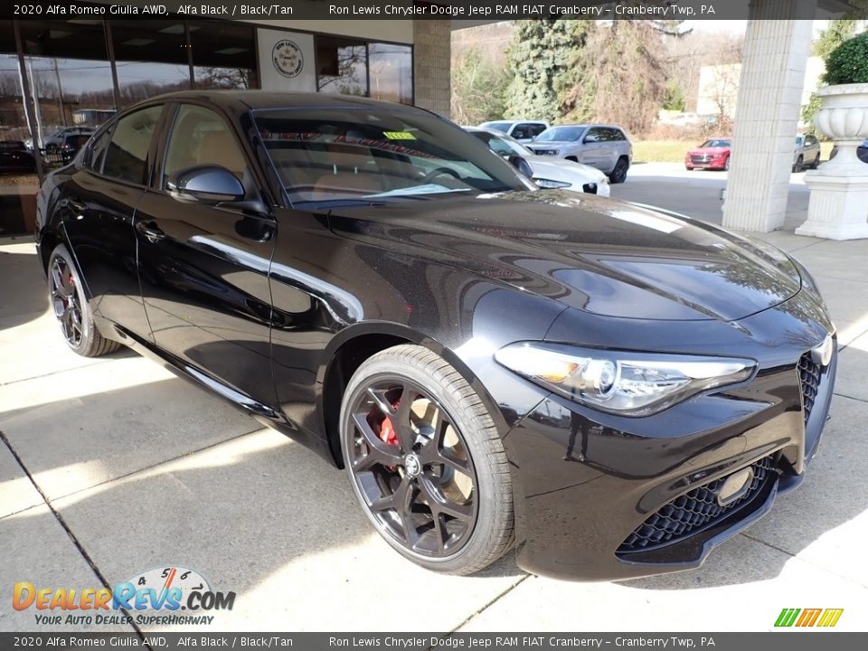 Front 3/4 View of 2020 Alfa Romeo Giulia AWD Photo #11