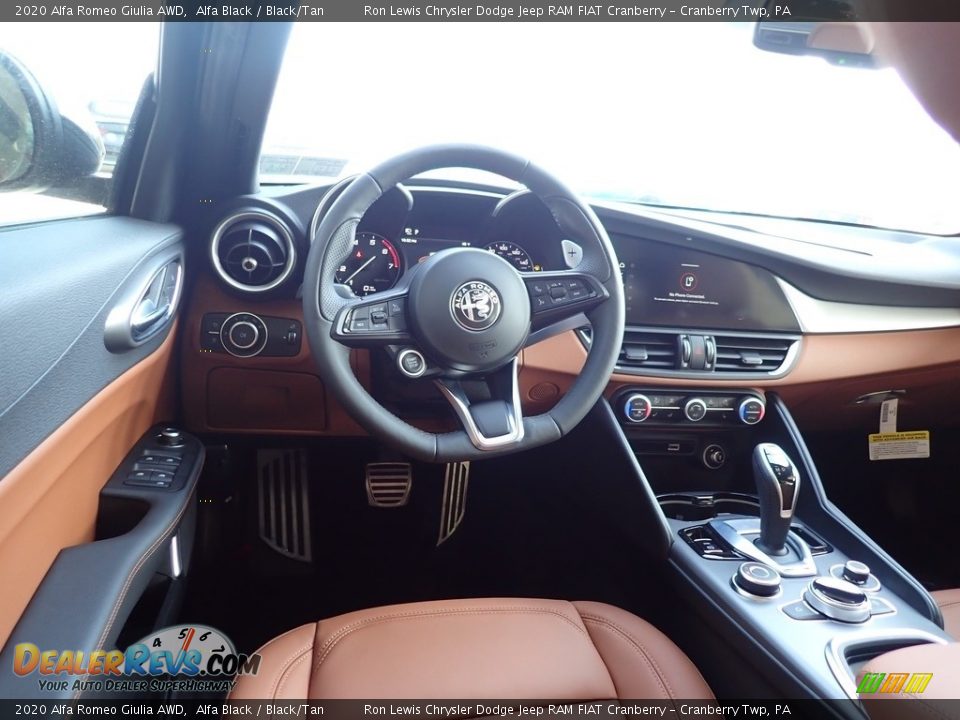 Black/Tan Interior - 2020 Alfa Romeo Giulia AWD Photo #17