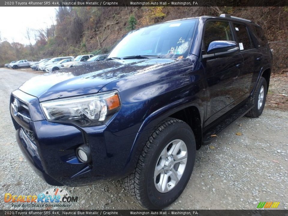 Front 3/4 View of 2020 Toyota 4Runner SR5 4x4 Photo #8