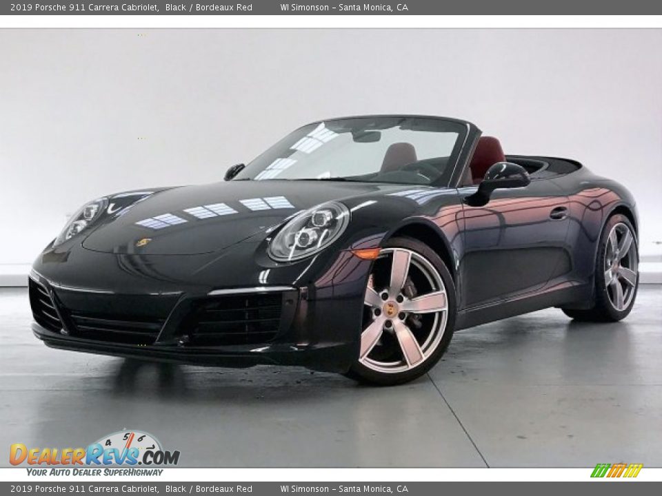 Front 3/4 View of 2019 Porsche 911 Carrera Cabriolet Photo #12