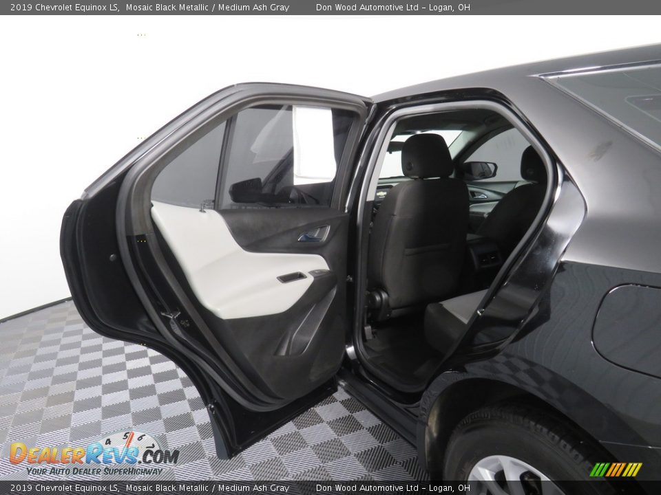 2019 Chevrolet Equinox LS Mosaic Black Metallic / Medium Ash Gray Photo #31
