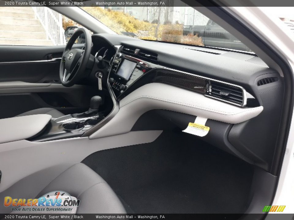 2020 Toyota Camry LE Super White / Black Photo #35