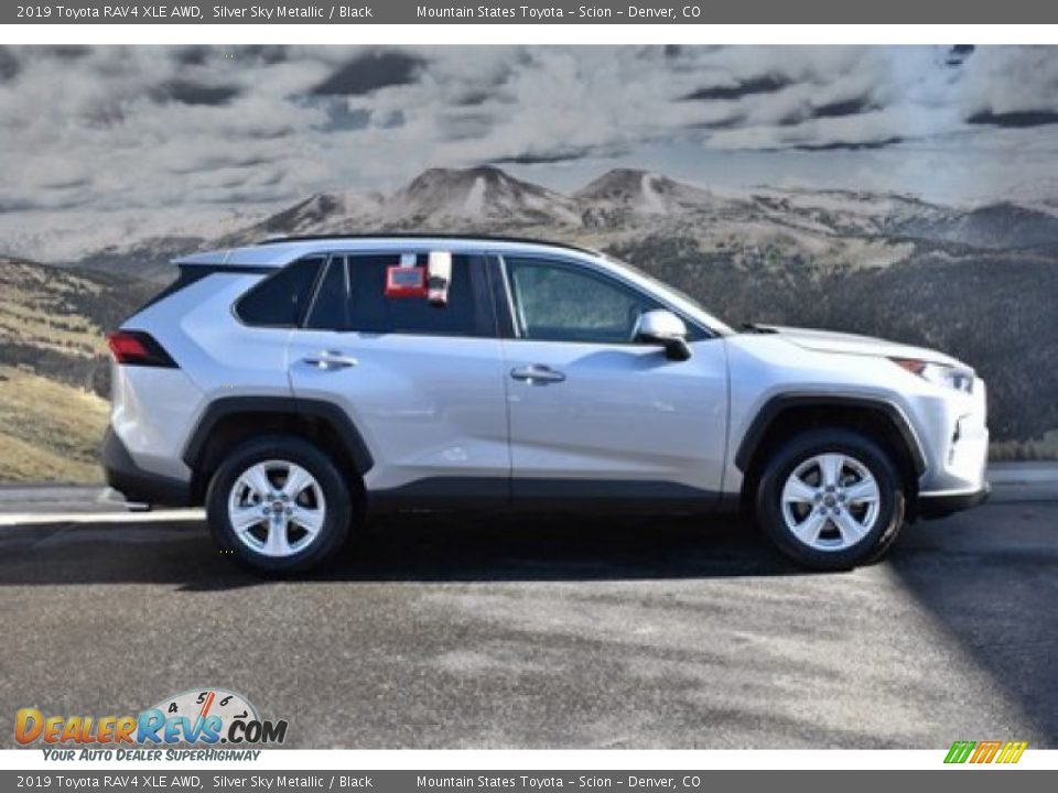 2019 Toyota RAV4 XLE AWD Silver Sky Metallic / Black Photo #2