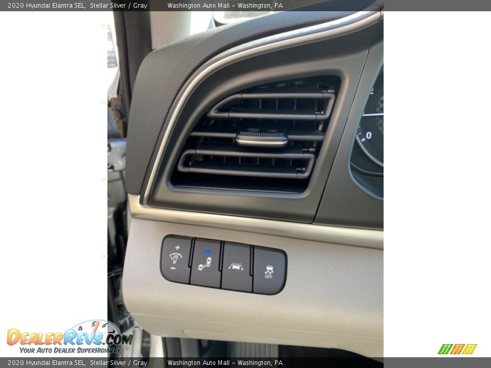 Controls of 2020 Hyundai Elantra SEL Photo #13