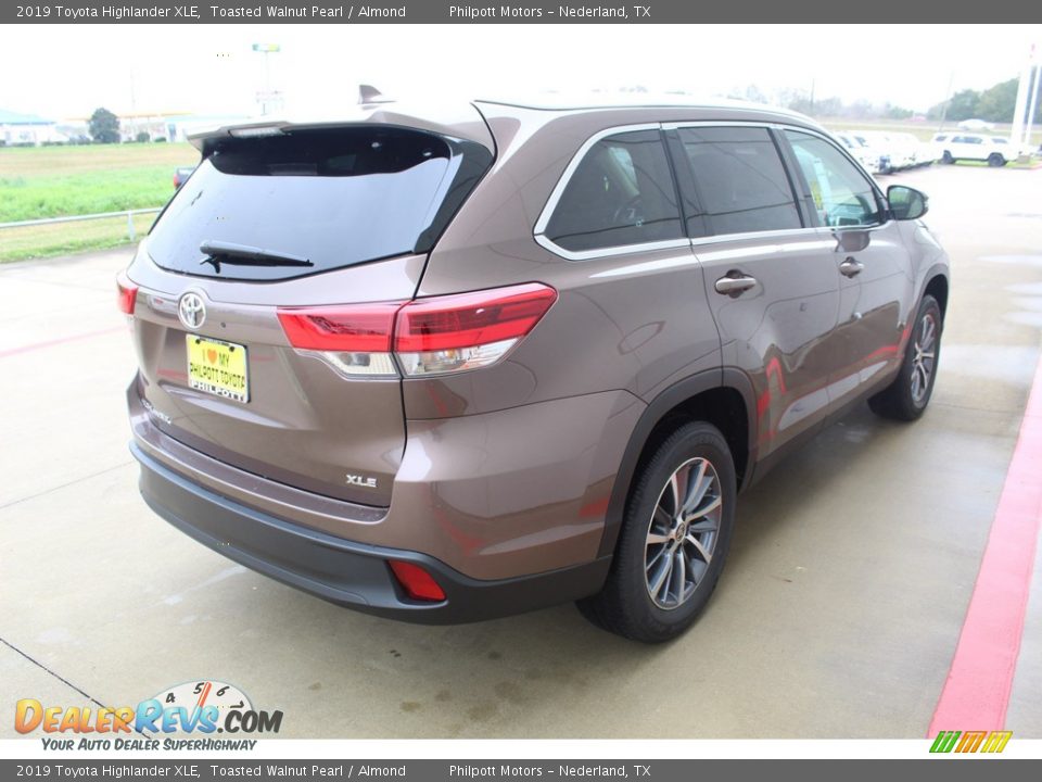 2019 Toyota Highlander XLE Toasted Walnut Pearl / Almond Photo #8