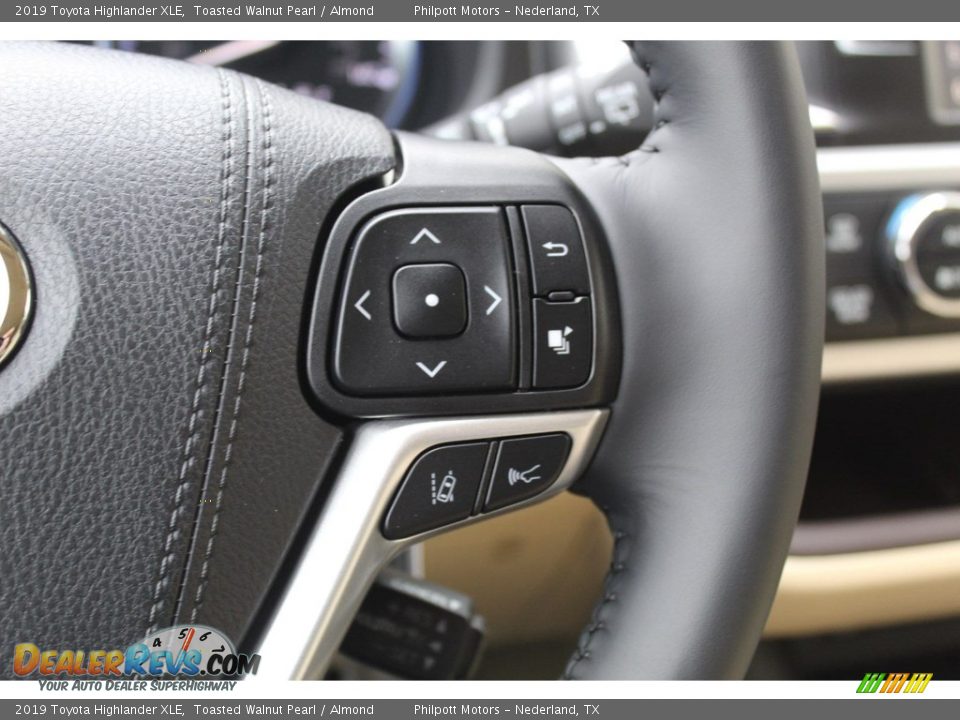 2019 Toyota Highlander XLE Steering Wheel Photo #13