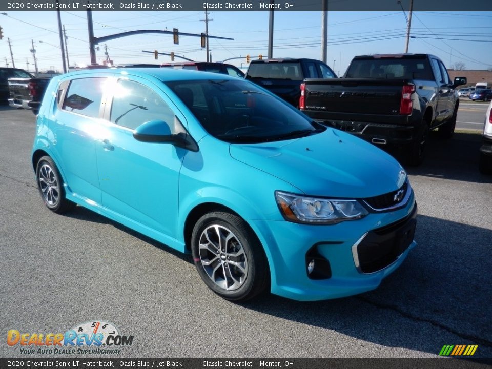 Front 3/4 View of 2020 Chevrolet Sonic LT Hatchback Photo #3