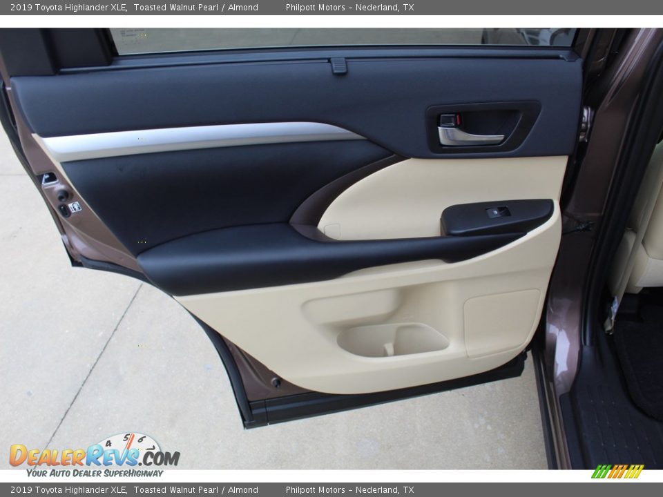 2019 Toyota Highlander XLE Toasted Walnut Pearl / Almond Photo #20