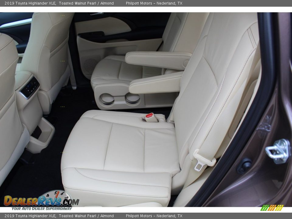 Rear Seat of 2019 Toyota Highlander XLE Photo #21