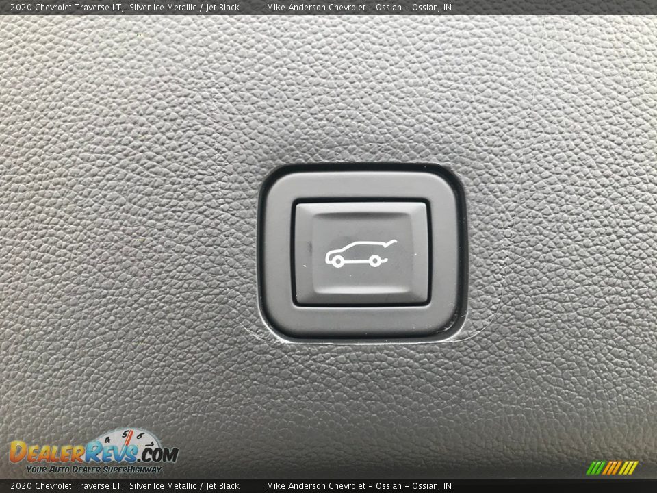 2020 Chevrolet Traverse LT Silver Ice Metallic / Jet Black Photo #11
