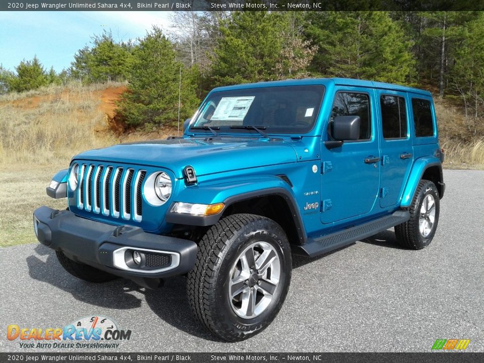 Front 3/4 View of 2020 Jeep Wrangler Unlimited Sahara 4x4 Photo #2