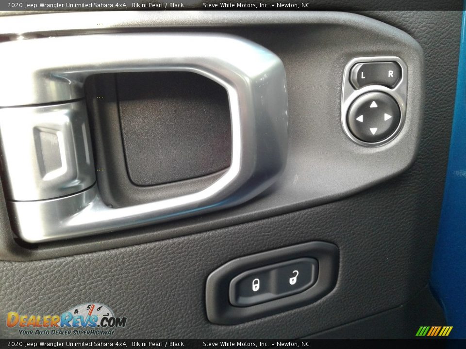 Controls of 2020 Jeep Wrangler Unlimited Sahara 4x4 Photo #12