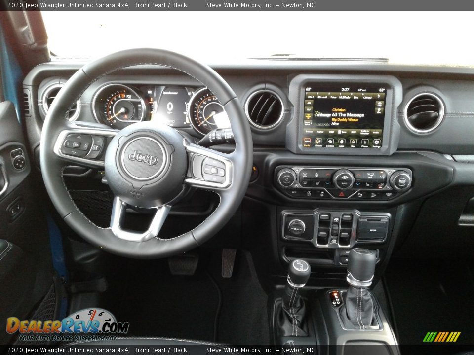 Dashboard of 2020 Jeep Wrangler Unlimited Sahara 4x4 Photo #14