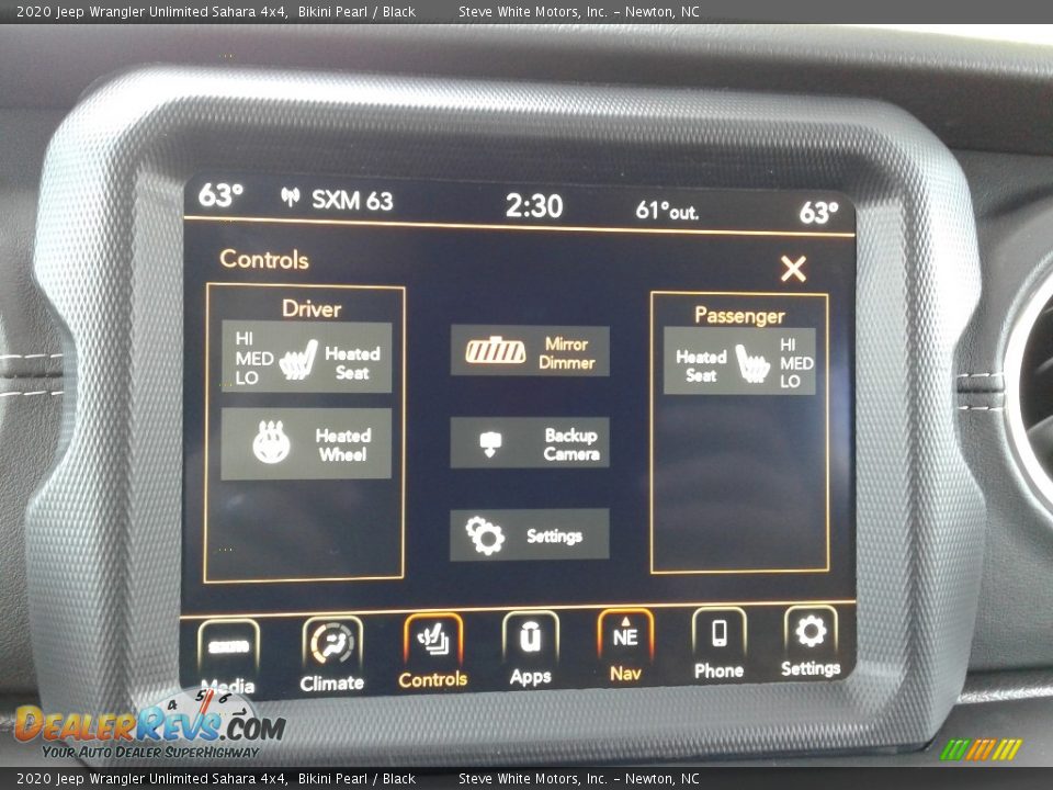 Controls of 2020 Jeep Wrangler Unlimited Sahara 4x4 Photo #26