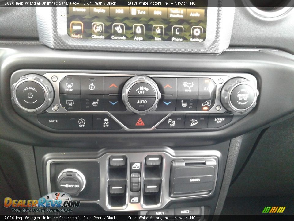 Controls of 2020 Jeep Wrangler Unlimited Sahara 4x4 Photo #28