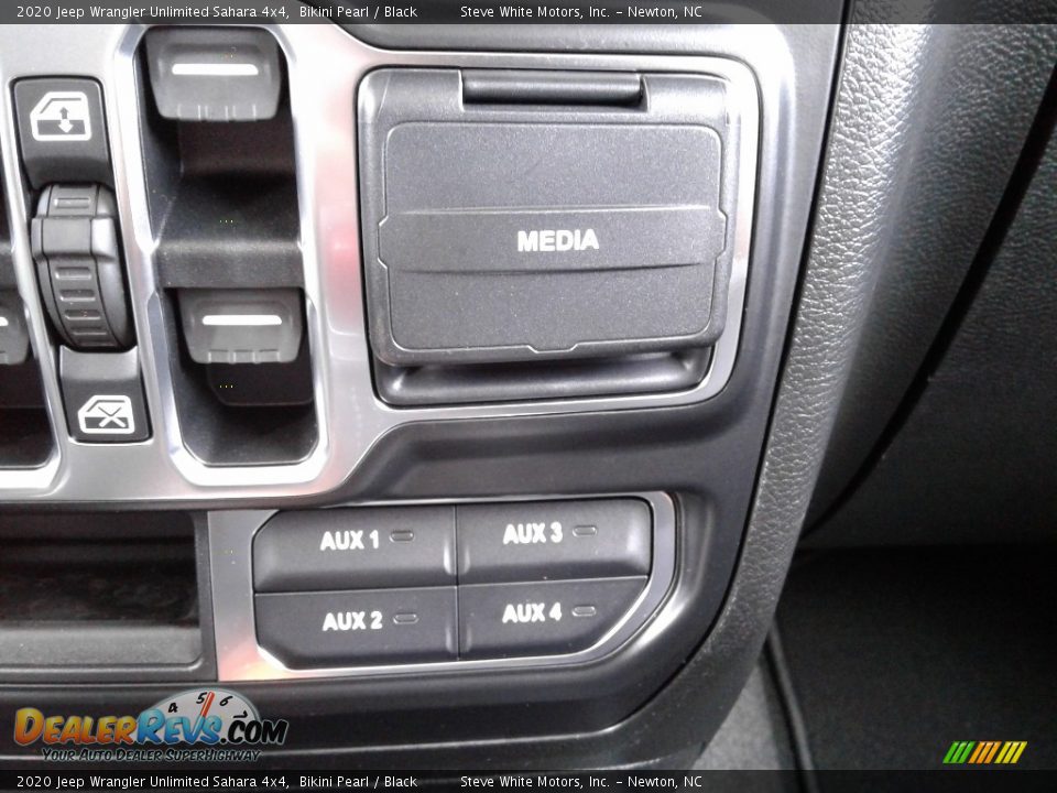 2020 Jeep Wrangler Unlimited Sahara 4x4 Bikini Pearl / Black Photo #29