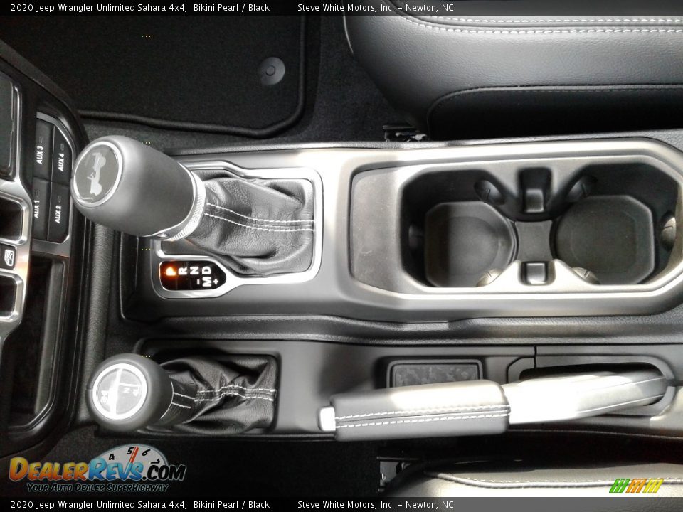 2020 Jeep Wrangler Unlimited Sahara 4x4 Shifter Photo #30