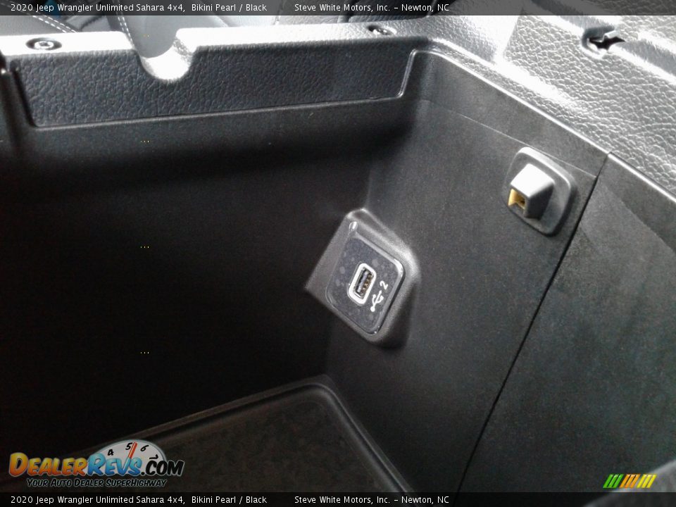 2020 Jeep Wrangler Unlimited Sahara 4x4 Bikini Pearl / Black Photo #31