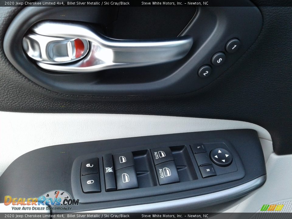 Controls of 2020 Jeep Cherokee Limited 4x4 Photo #12