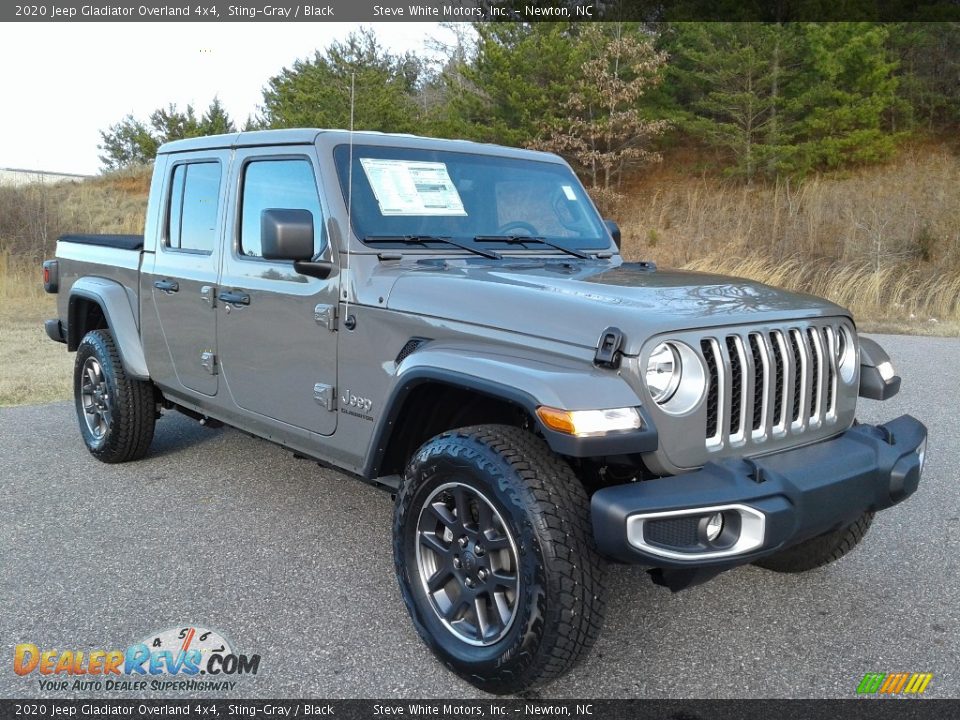 Front 3/4 View of 2020 Jeep Gladiator Overland 4x4 Photo #4