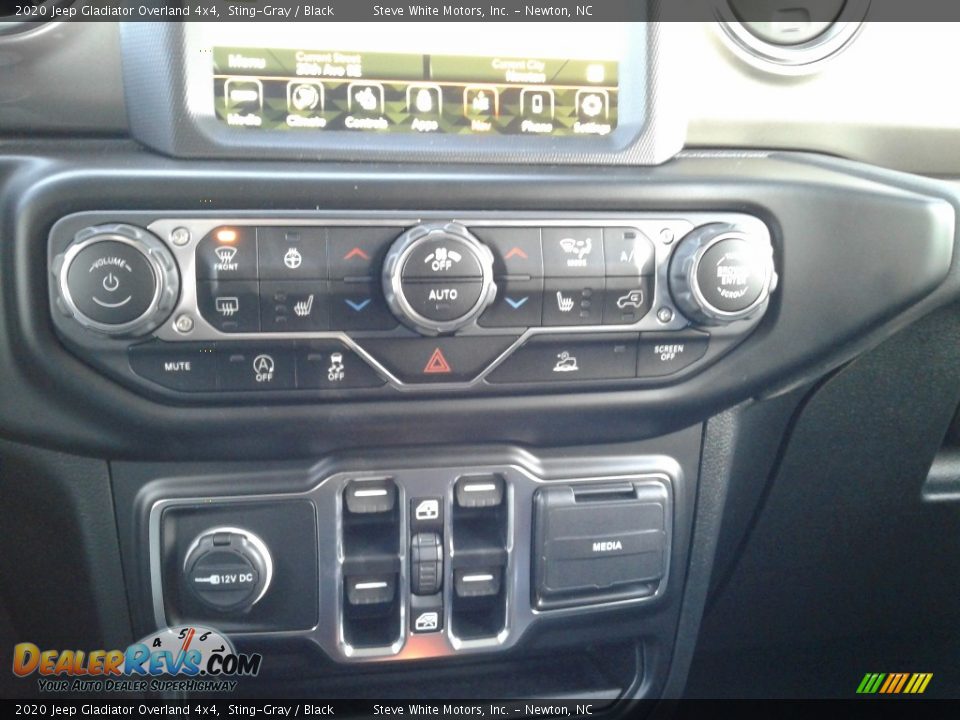 Controls of 2020 Jeep Gladiator Overland 4x4 Photo #28