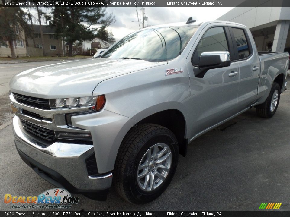 Front 3/4 View of 2020 Chevrolet Silverado 1500 LT Z71 Double Cab 4x4 Photo #3