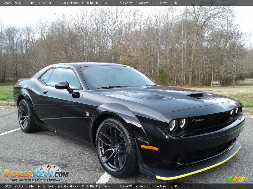 Front 3/4 View of 2020 Dodge Challenger R/T Scat Pack Widebody Photo #4