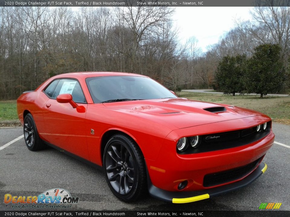 Front 3/4 View of 2020 Dodge Challenger R/T Scat Pack Photo #4