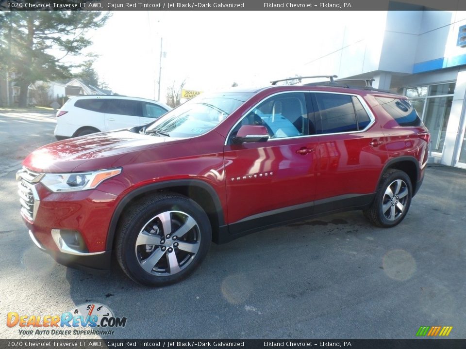 Front 3/4 View of 2020 Chevrolet Traverse LT AWD Photo #1