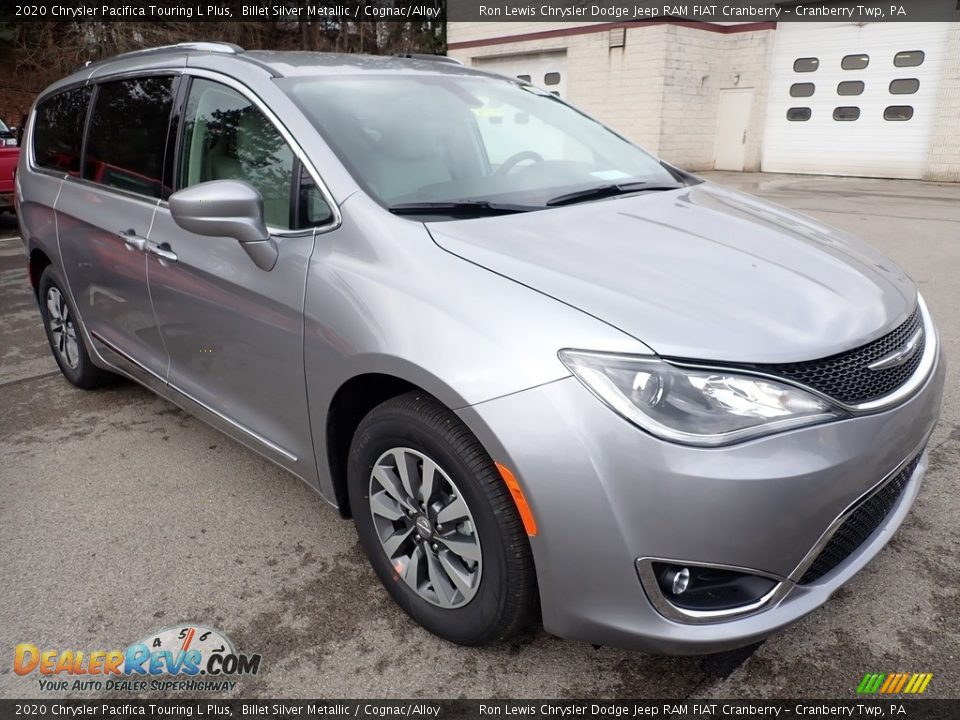 Front 3/4 View of 2020 Chrysler Pacifica Touring L Plus Photo #7