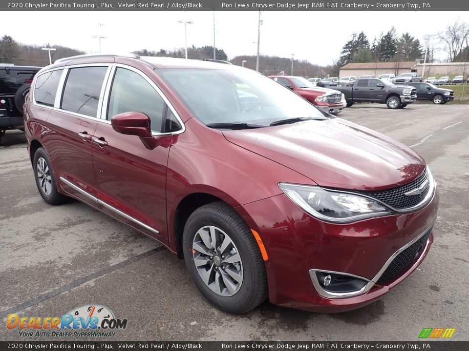Front 3/4 View of 2020 Chrysler Pacifica Touring L Plus Photo #7