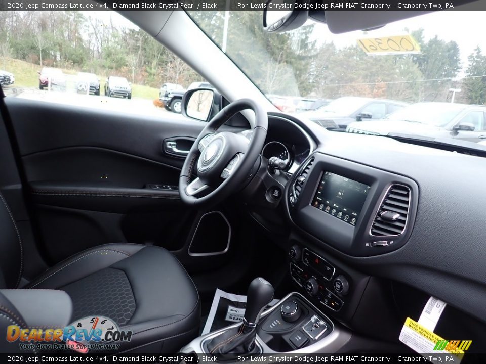 2020 Jeep Compass Latitude 4x4 Diamond Black Crystal Pearl / Black Photo #11